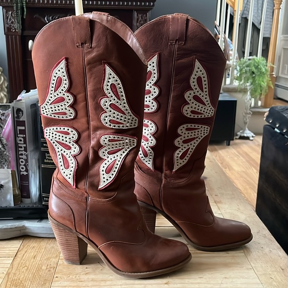 EUC Jessica Simpson Cognac Butterfly Caralee Boots 8.5 - Picture 1 of 7